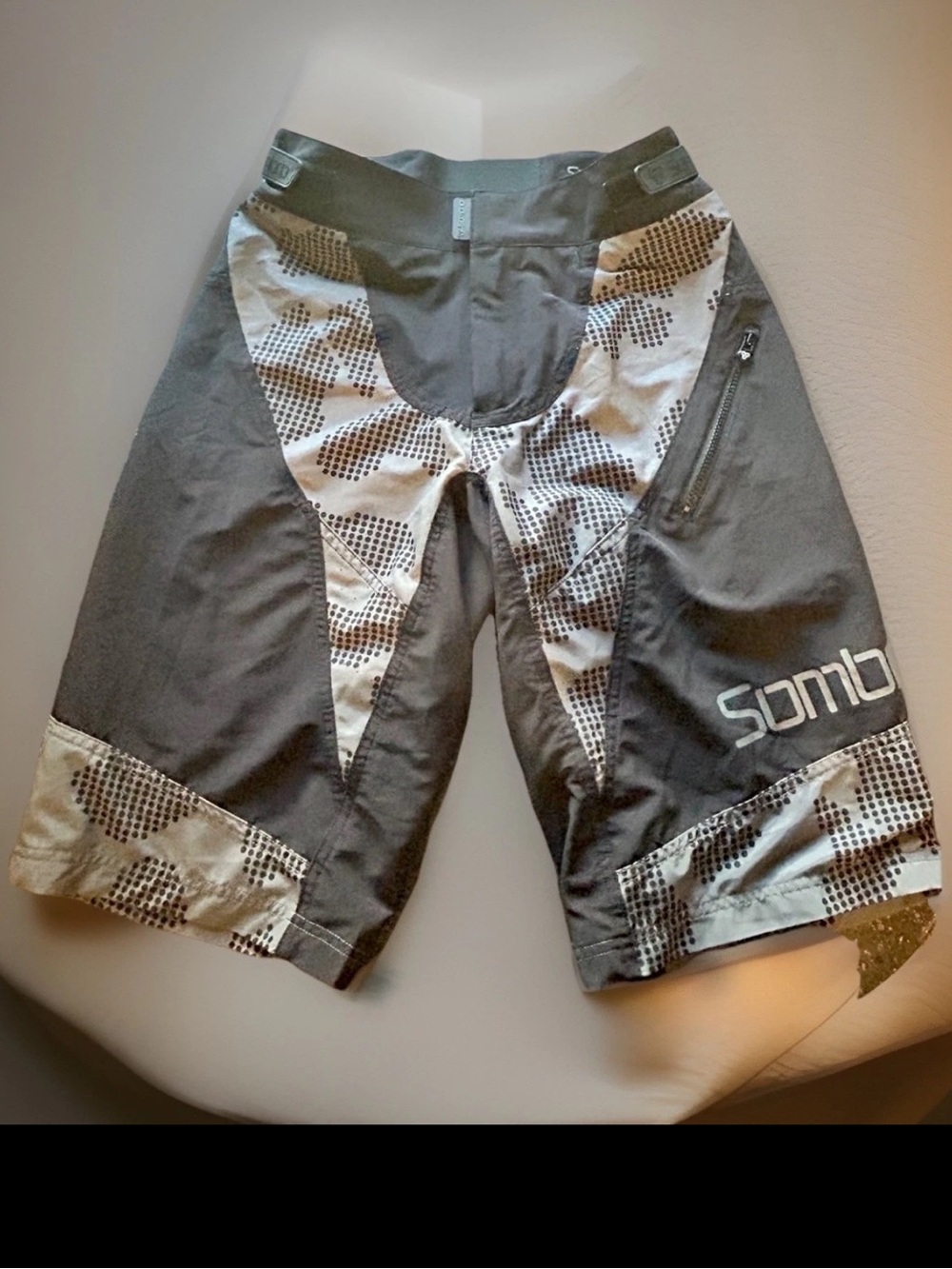 Sombrio Cycling Shorts Size S Gray White Black Geometric Pockets Hook & Eye